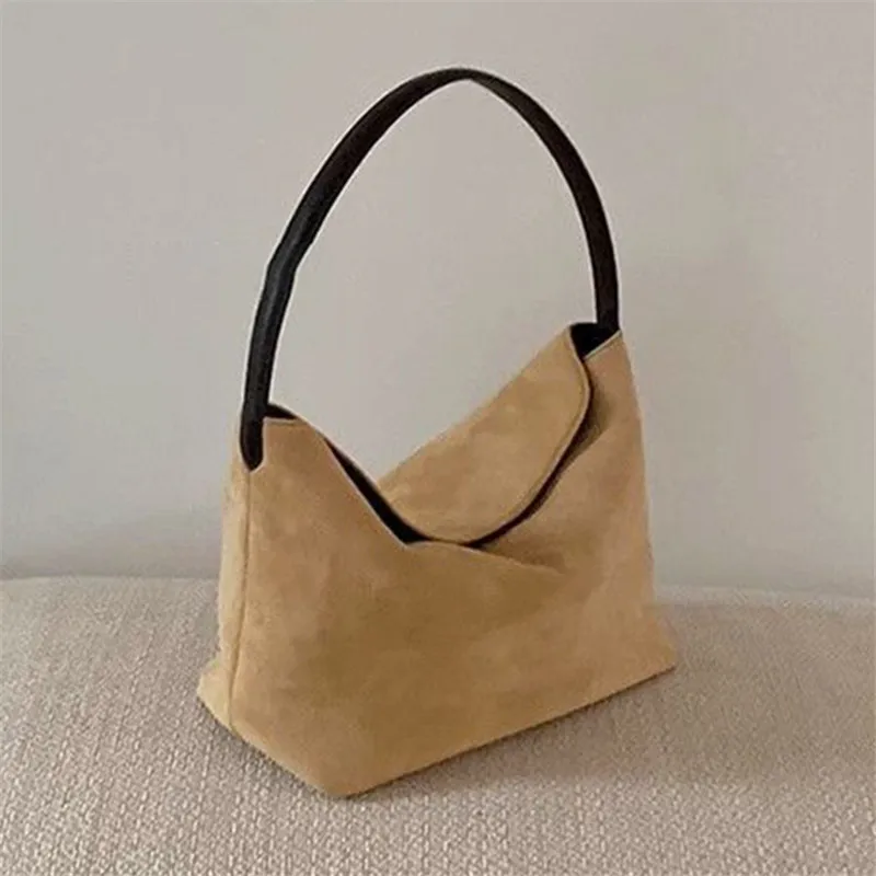 Retro Velvet Women's Bag, Splicing Handbag, Versatile Single Shoulder Armpit Bag with Magnetic Buckle Fashionable Matte Tote Bag
Retro Velvet Women's Bag, Splicing Handbag, Versatile Single Shoulder Armpit Bag with Magnetic Buckle Fashionable Matte Tote Bag