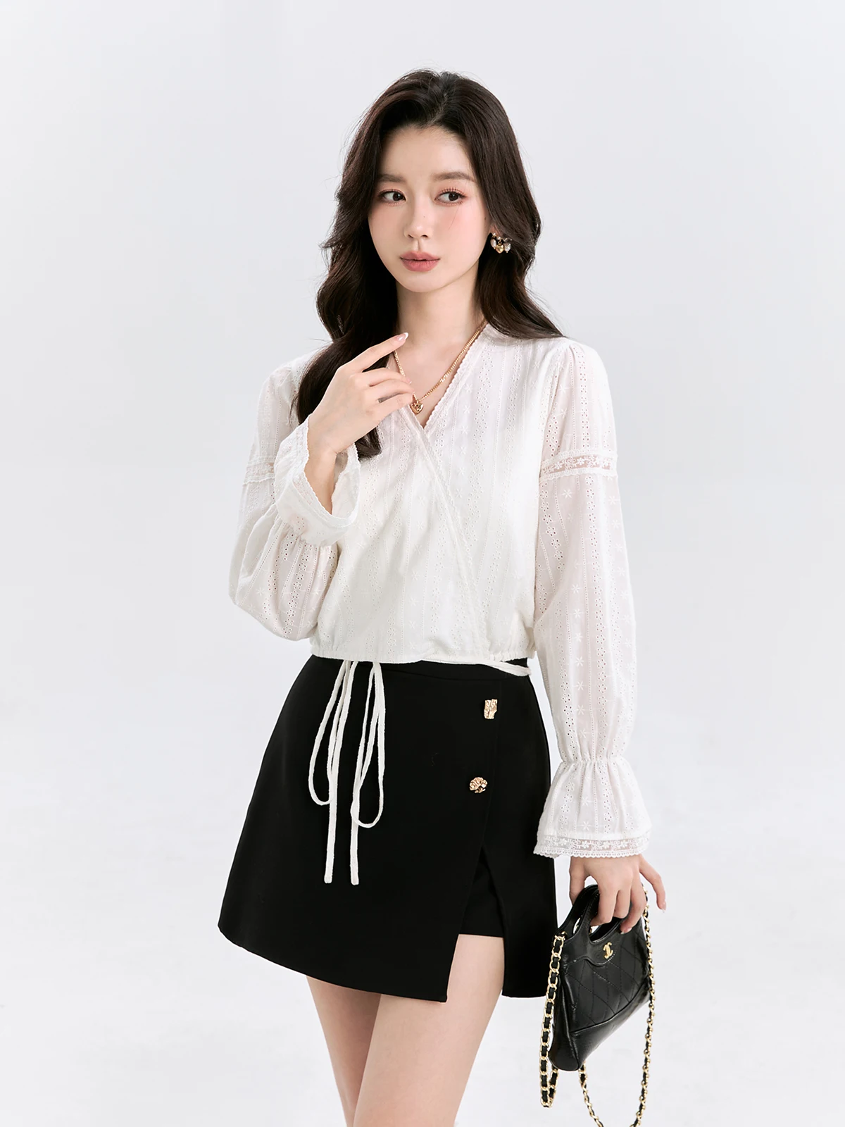 Осенняя женская футболка с кружевными вставками и рукавами-колокол, винтажный дизайн с V-образным вырезом, цветочный принт, хлопок
Осенняя женская футболка с кружевными вставками и рукавами-колокол, винтажный дизайн с V-образным вырезом, цветочный принт, хлопок