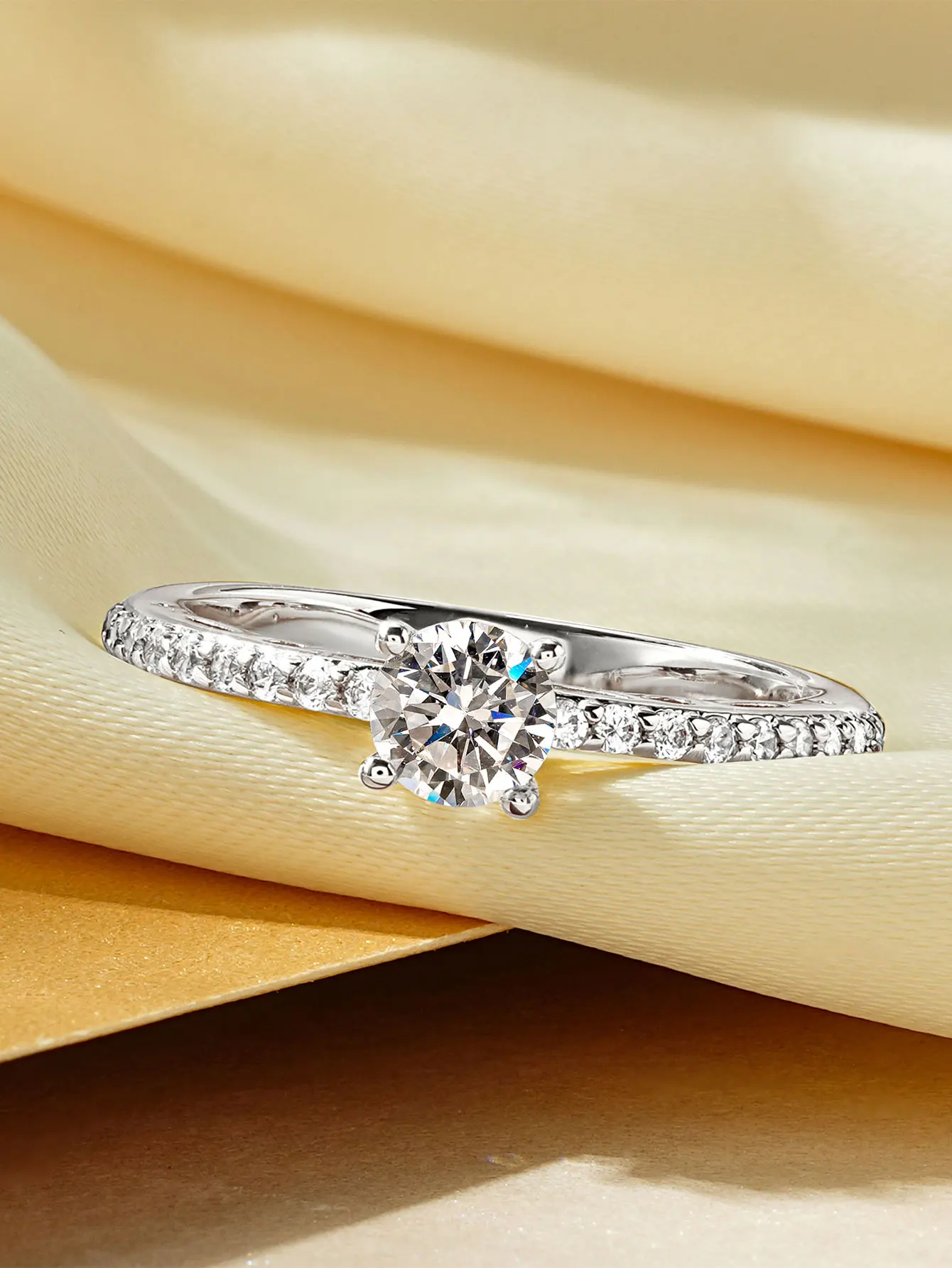 Ehhai 0.5-1CT Round Cut Moissanite Ring for Women Classic Engagement Rings 14k Gold Filled Fine Jewelry Wedding Anniversary Gift
Ehhai 0.5-1CT Round Cut Moissanite Ring for Women Classic Engagement Rings 14k Gold Filled Fine Jewelry Wedding Anniversary Gift
