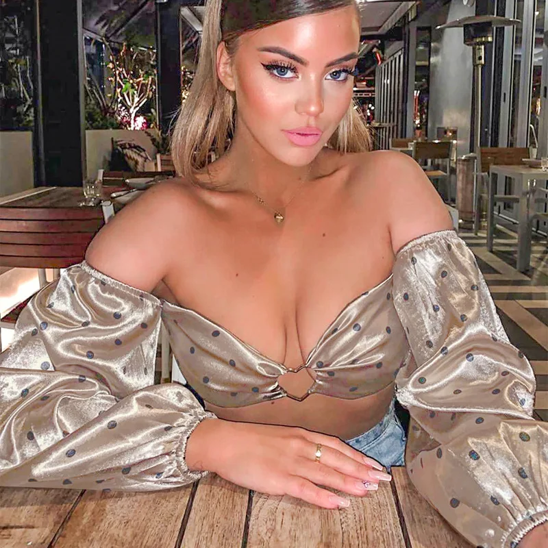New Style Long-sleeved Polka-dot Metal Buckle Tube Top Strapless Crop Top Ladies T-shirt Retro Short Casual Party T-shirt
New Style Long-sleeved Polka-dot Metal Buckle Tube Top Strapless Crop Top Ladies T-shirt Retro Short Casual Party T-shirt