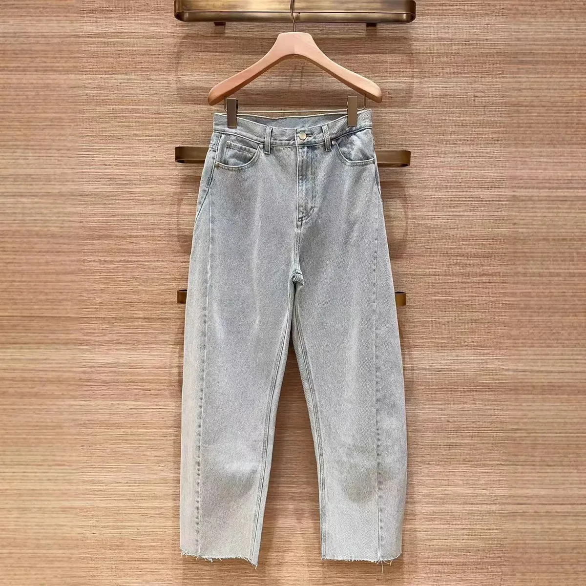 High Waist Wide Leg Denim Jeans Women's Spring 2026 Vintage Washed Frayed Korean Style Cotton Ladies Fashion
High Waist Wide Leg Denim Jeans Women's Spring 2026 Vintage Washed Frayed Korean Style Cotton Ladies Fashion