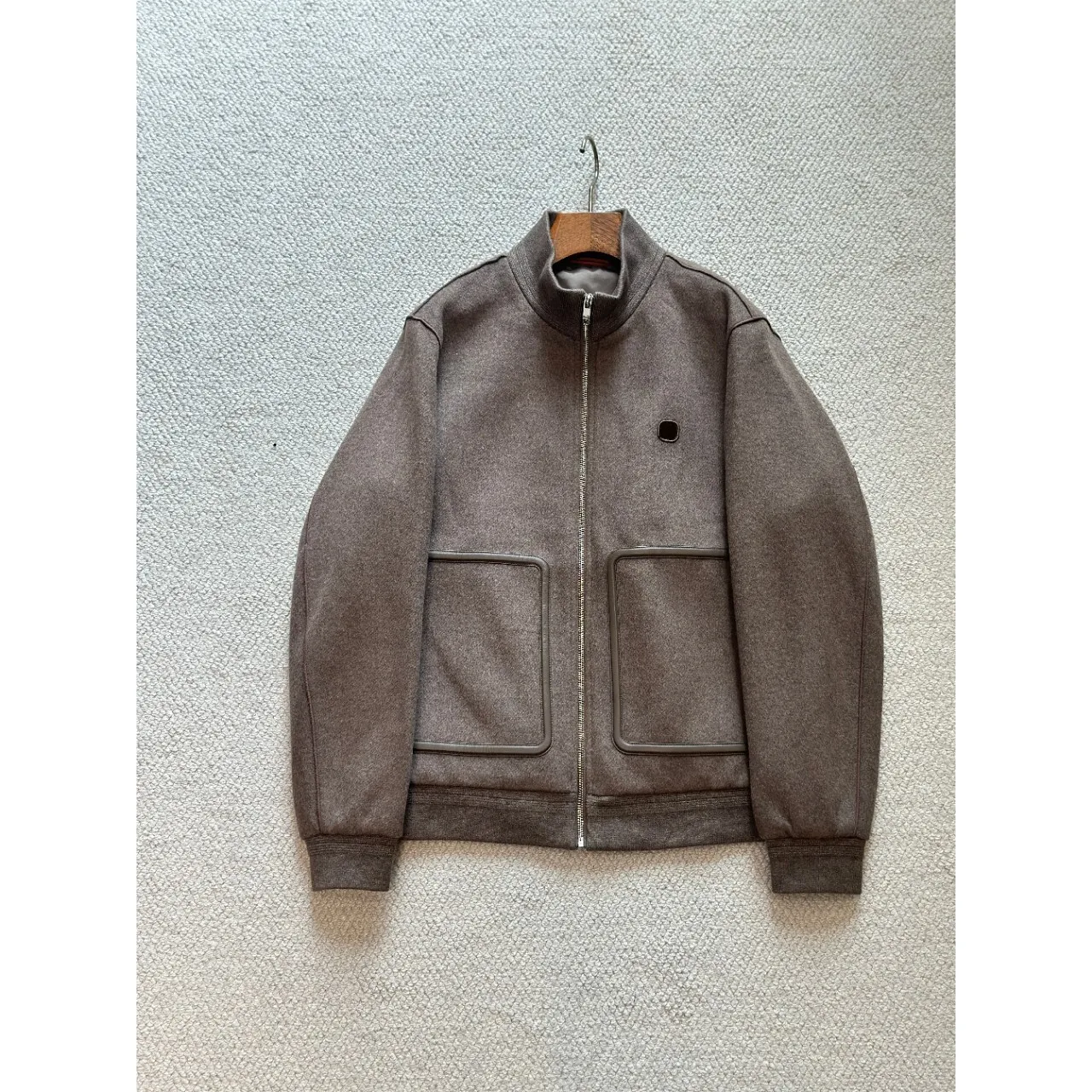 Мужская зимняя куртка из шерстяной смеси с воротником-стойкой Soft Touch: комфортная, повседневная, модная, в разных цветах
Мужская зимняя куртка из шерстяной смеси с воротником-стойкой Soft Touch: комфортная, повседневная, модная, в разных цветах