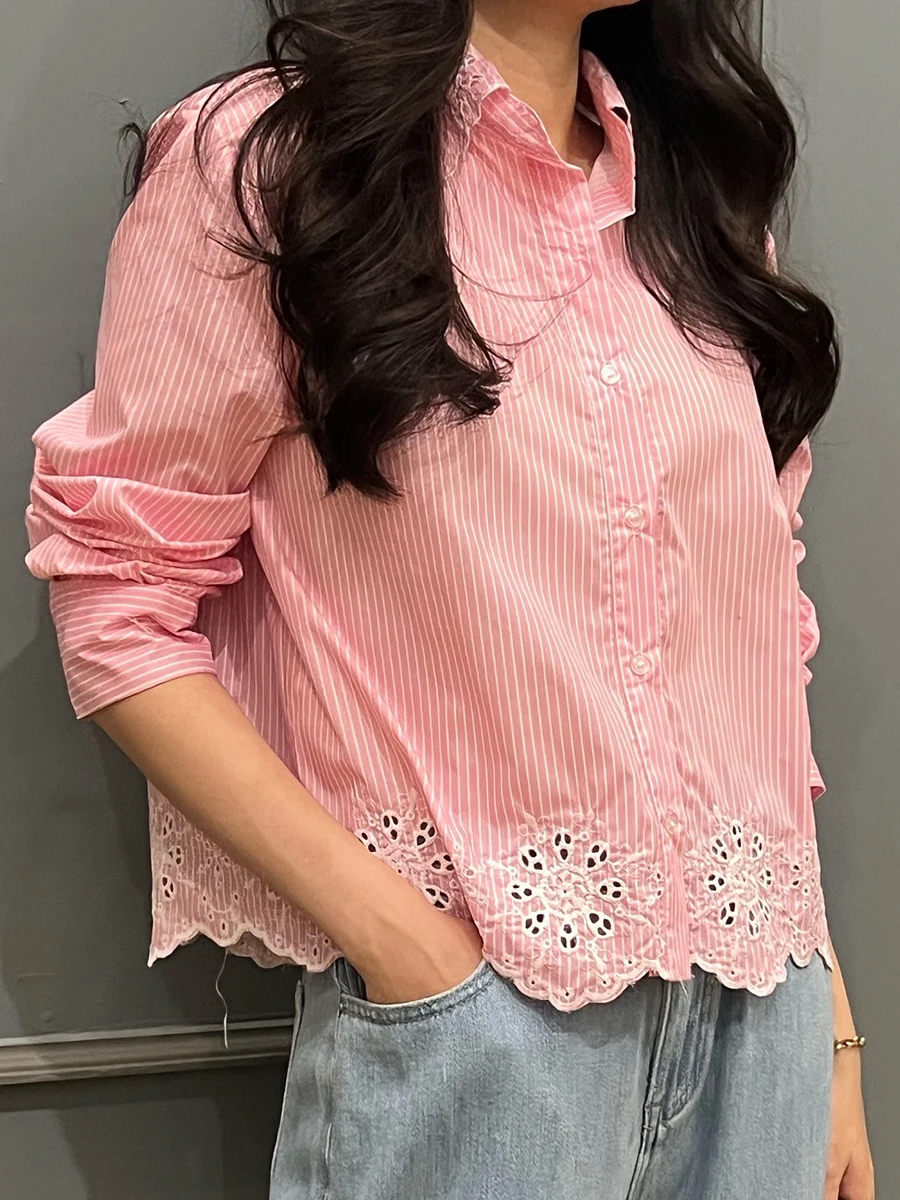 Pink Striped Long Sleeve Blouses Women Single Breasted Hollow Out Embroidery Blouse Sweet Casual Fashion Cropped Shirts Tops New
Pink Striped Long Sleeve Blouses Women Single Breasted Hollow Out Embroidery Blouse Sweet Casual Fashion Cropped Shirts Tops New