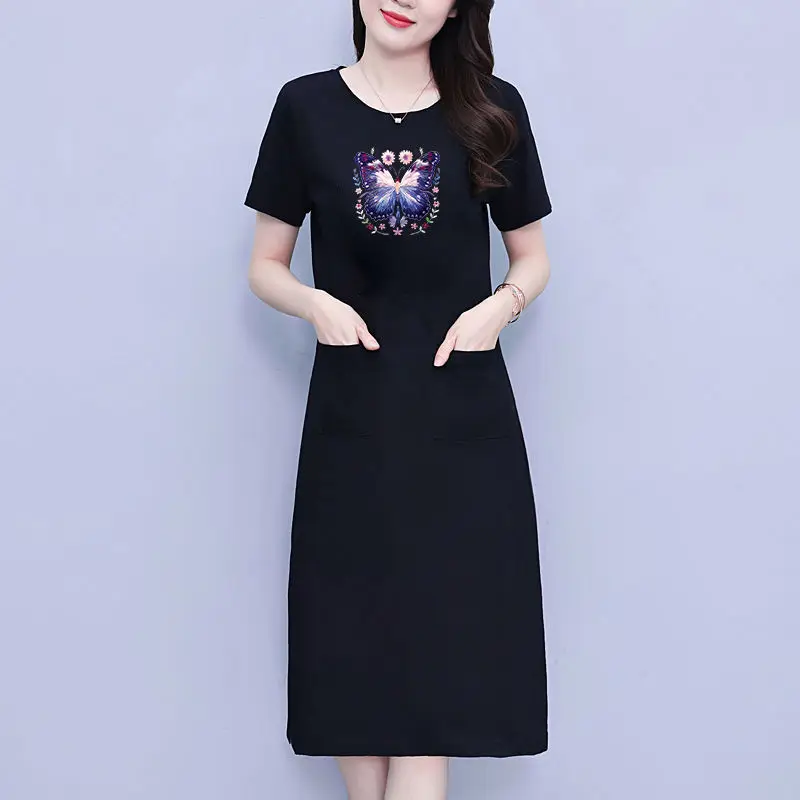 2024 New Summer Elegant and Fashionable Round Neck Printed Simple and Versatile Slim Fit Short Sleeve Double Pocket Dress
2024 New Summer Elegant and Fashionable Round Neck Printed Simple and Versatile Slim Fit Short Sleeve Double Pocket Dress