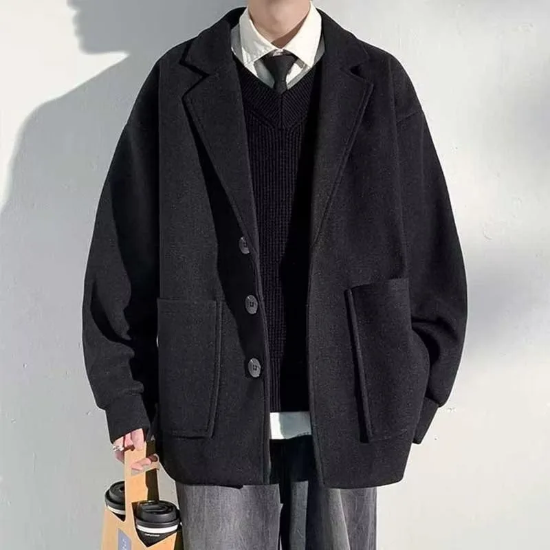 2025 Men's ort Bla Woolen Coat Casual Loose Fit Winter Jaet Youth Faion Warmth-Seeking Straight Hemline Tee-Button
2025 Men's ort Bla Woolen Coat Casual Loose Fit Winter Jaet Youth Faion Warmth-Seeking Straight Hemline Tee-Button