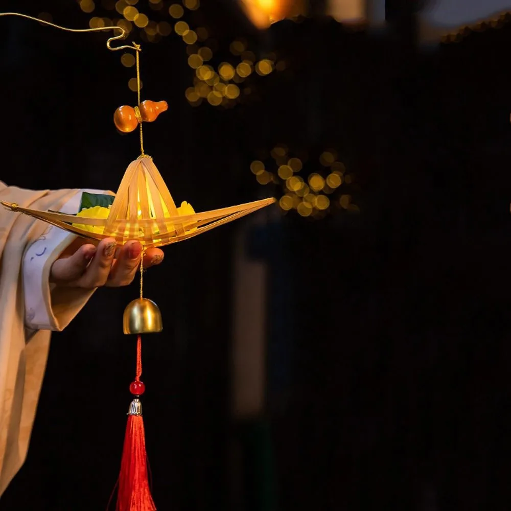 Weaving Mid-Autumn Lantern Bamboo Weaving Cage Chinese Style Festival Lantern Handheld Tassels Bamboo Portable Lantern
Weaving Mid-Autumn Lantern Bamboo Weaving Cage Chinese Style Festival Lantern Handheld Tassels Bamboo Portable Lantern