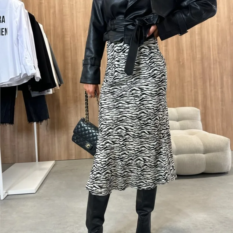 Autumn Women's Fashionable Animal Print Half Skirt Leopard Print Slim Fit Hip Hugging Fish Tail Skirt High Waist Half Skirt 2024
Autumn Women's Fashionable Animal Print Half Skirt Leopard Print Slim Fit Hip Hugging Fish Tail Skirt High Waist Half Skirt 2024