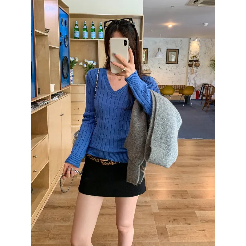 2025 Sweet Spicy Knitted Backing Shirt Slim Fit Pullover Spicy Girl Blue Fried Dough Twists V-neck Sweate
2025 Sweet Spicy Knitted Backing Shirt Slim Fit Pullover Spicy Girl Blue Fried Dough Twists V-neck Sweate