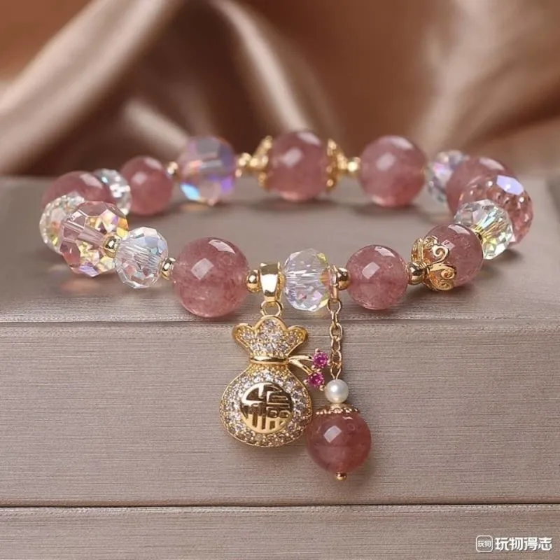 Natural Strawberry Crystal Bracelet Women's Niche High-end Sense Diamond-encrusted Money Bag Crystal Bracelet, Gift Jewelry for
Natural Strawberry Crystal Bracelet Women's Niche High-end Sense Diamond-encrusted Money Bag Crystal Bracelet, Gift Jewelry for