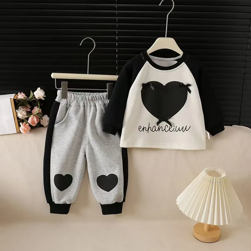 2025 Baby Girl Clothing Sets Cool Heart Print Fleece-Lined Sweatshirt 0-6Y Long Sleeve Top With Pants 2Pcs Casual Girl Outfits
2025 Baby Girl Clothing Sets Cool Heart Print Fleece-Lined Sweatshirt 0-6Y Long Sleeve Top With Pants 2Pcs Casual Girl Outfits