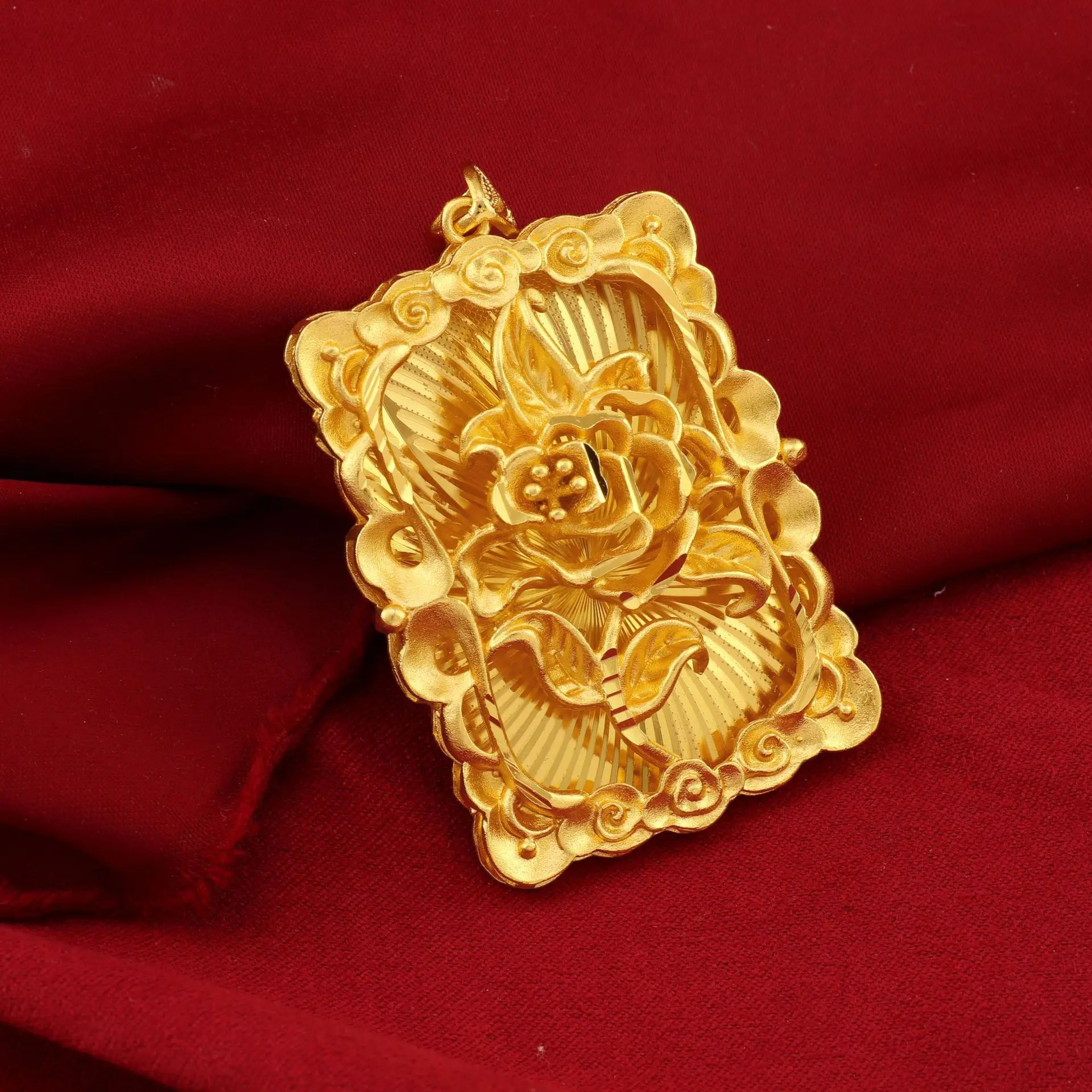 Luxury 24K 9999 Pure Gold real gold Women's Rose Xiangyun Pendant Men's Pendant
Luxury 24K 9999 Pure Gold real gold Women's Rose Xiangyun Pendant Men's Pendant