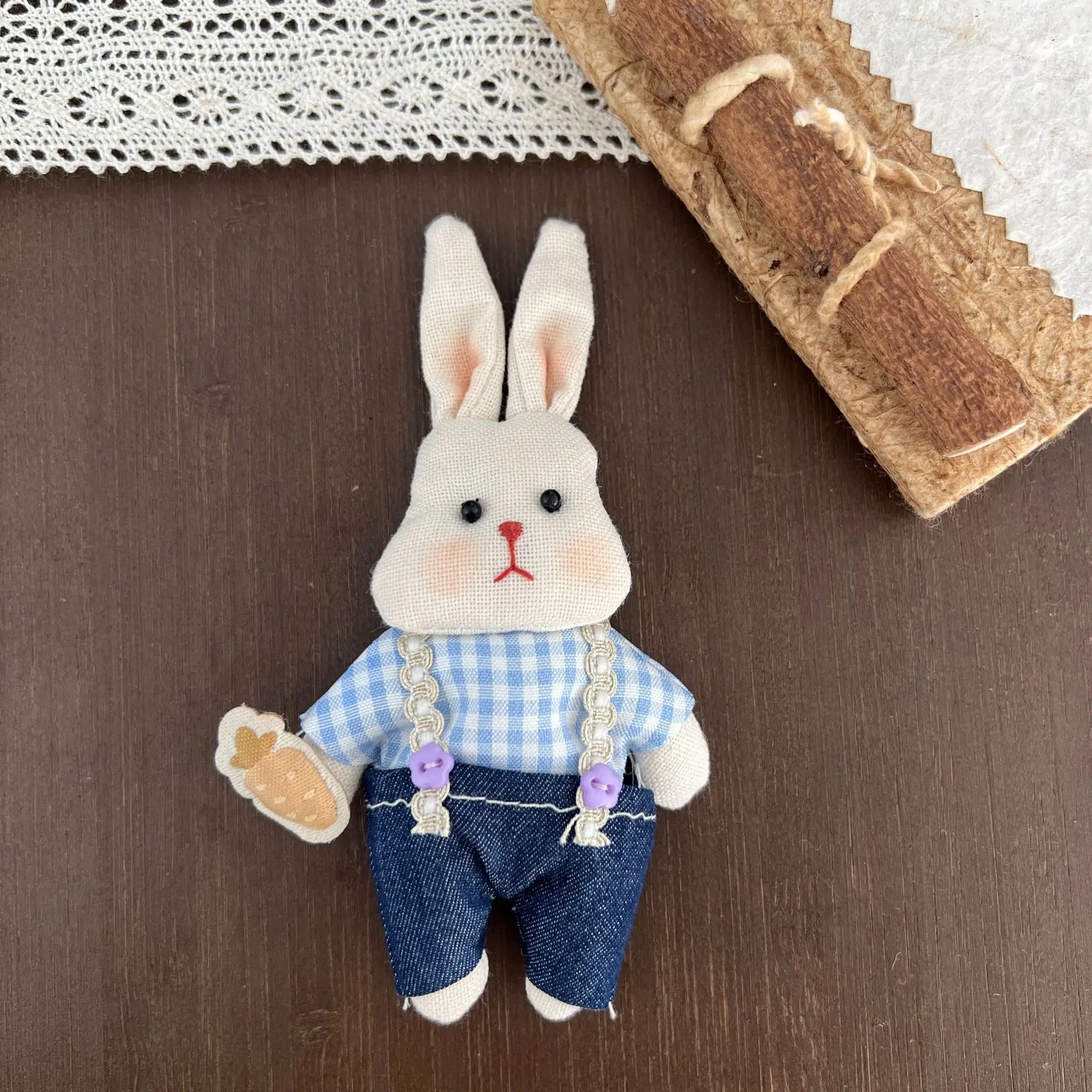 1PCS Korean Hand Sewn Fabric Denim Little Rabbit Doll Phone Strap Sweet Cute Brooch for Women Hair Accessory Decor Charms
1PCS Korean Hand Sewn Fabric Denim Little Rabbit Doll Phone Strap Sweet Cute Brooch for Women Hair Accessory Decor Charms