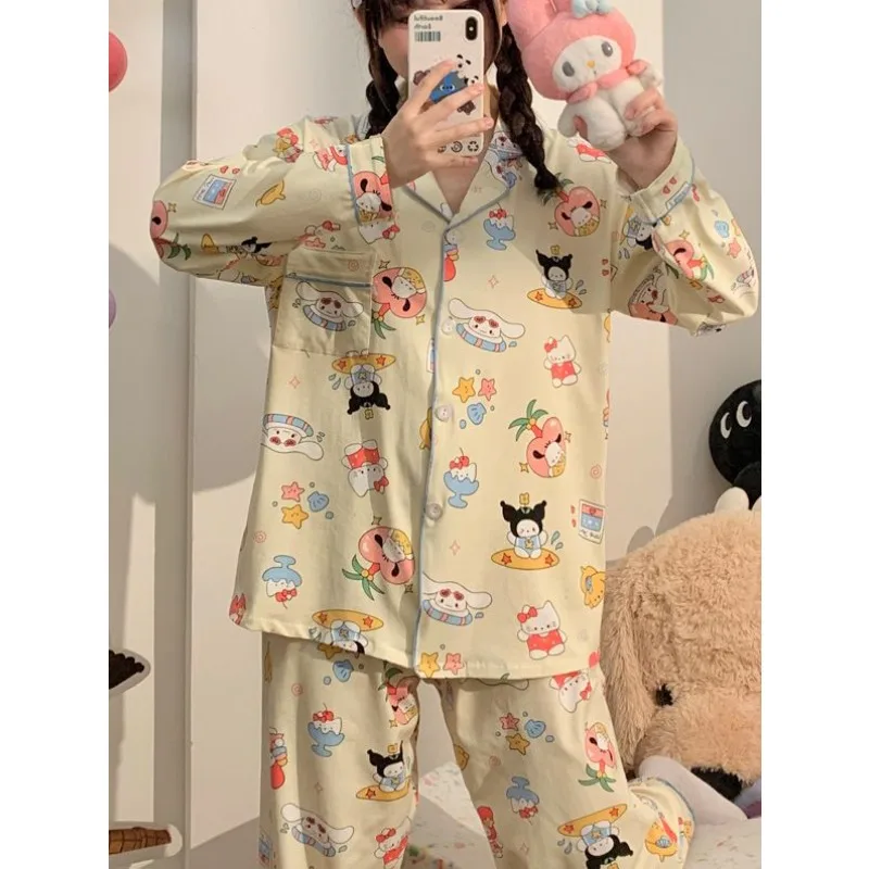 Cartoon Pajamas for Women Spring and Autumn Sanrio Hello Kitty Cardigan Long Sleeve Pants Printed Home Clothes Two-piece Set
Cartoon Pajamas for Women Spring and Autumn Sanrio Hello Kitty Cardigan Long Sleeve Pants Printed Home Clothes Two-piece Set
