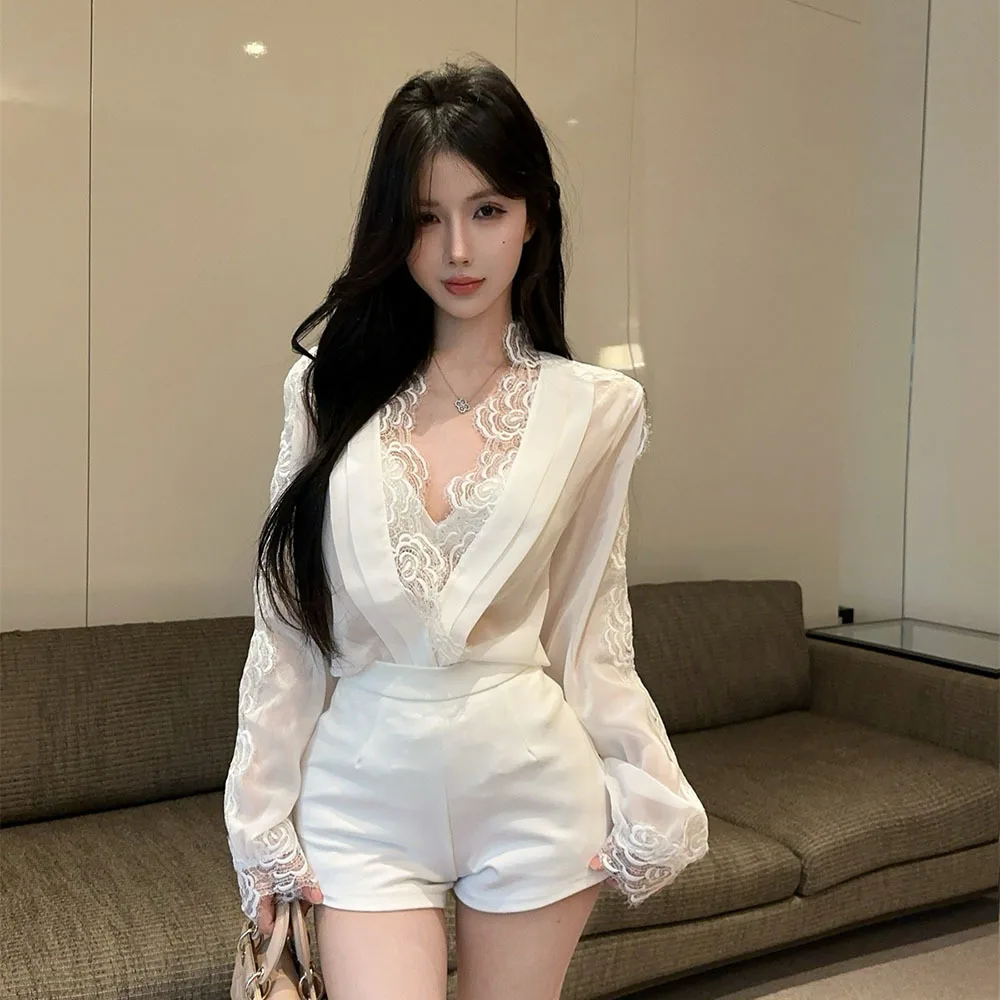 Elegant Long Sleeve Shirts Women Fashion Transparent Flower Lace Patchwork V Neck Blouse Spring Sexy Solid Color Loose Lady Tops
Elegant Long Sleeve Shirts Women Fashion Transparent Flower Lace Patchwork V Neck Blouse Spring Sexy Solid Color Loose Lady Tops