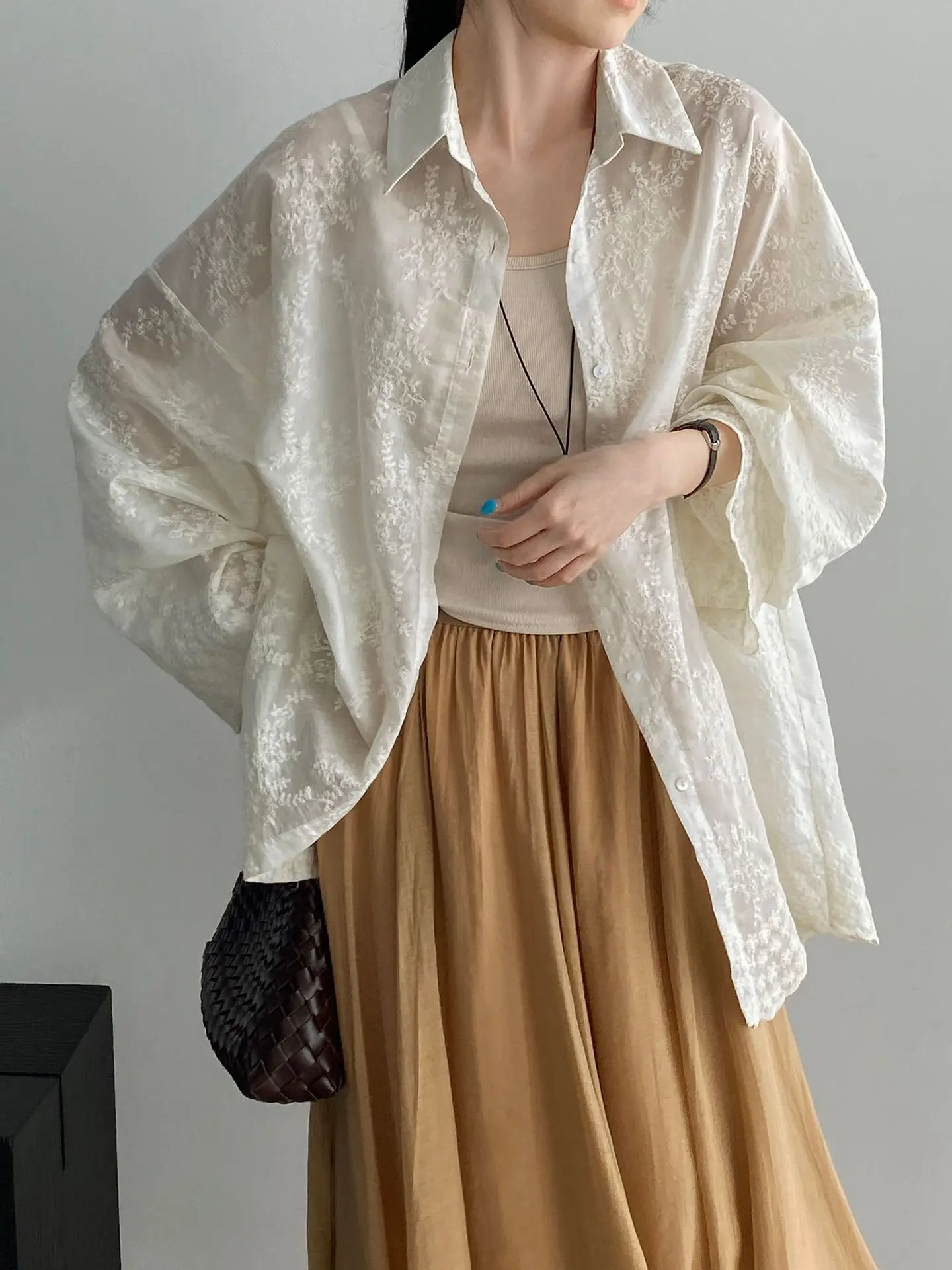 Women Spring Tencel Blending Flower Embroidery High Quality Beige Blouses Loose Style Long Sleeve Fashion Bohemian Women Shirts
Women Spring Tencel Blending Flower Embroidery High Quality Beige Blouses Loose Style Long Sleeve Fashion Bohemian Women Shirts