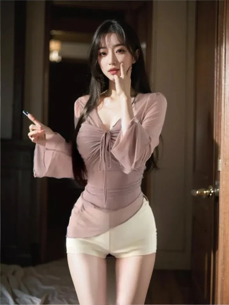 Autumn Sexy Slim Y2k 2 Piece Set Women Solid Vintage Casual Tops+White High Waist Shorts Set Female Chic High Street Suit
Autumn Sexy Slim Y2k 2 Piece Set Women Solid Vintage Casual Tops+White High Waist Shorts Set Female Chic High Street Suit