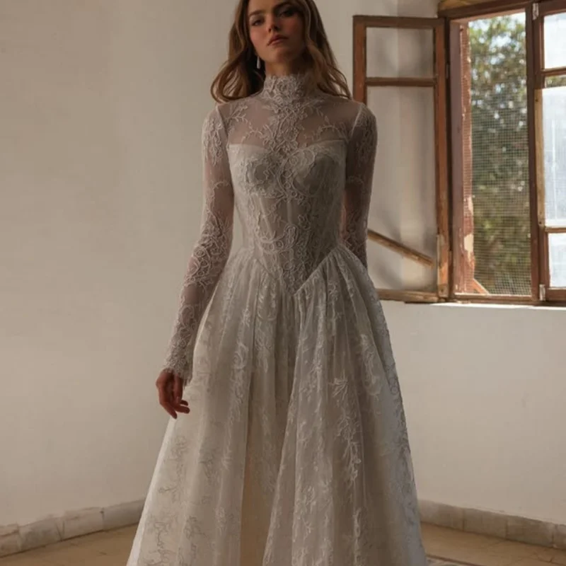 Customized Light French ivory Ball Gown Royal Wedding Dresses Long tail Lace applique Made Robe De
Customized Light French ivory Ball Gown Royal Wedding Dresses Long tail Lace applique Made Robe De