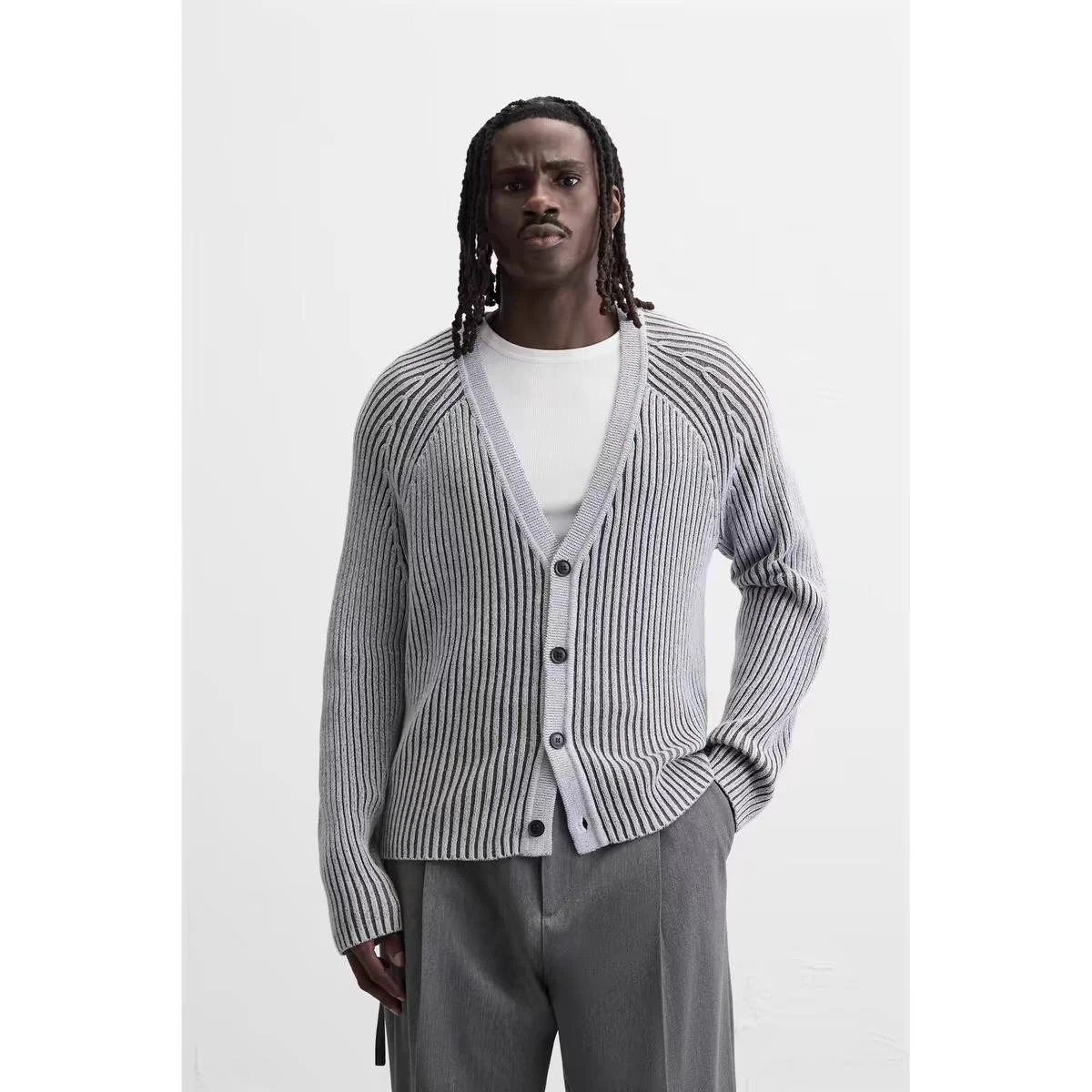 Loose Fit Long Sve V-Ne Knit Cardigan New Spring 2025 Men's Faion Cotton Open Cardigan Casual Urban Sle Spring Autumn
Loose Fit Long Sve V-Ne Knit Cardigan New Spring 2025 Men's Faion Cotton Open Cardigan Casual Urban Sle Spring Autumn