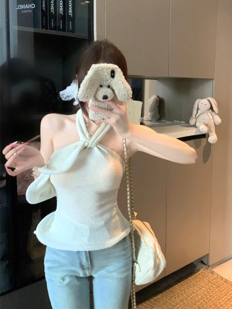 Sexy Slim Fit Knitted One Shoulder Vest for Women Summer New Style Casual Hanging Neck Design Short Length Top Pure Color
Sexy Slim Fit Knitted One Shoulder Vest for Women Summer New Style Casual Hanging Neck Design Short Length Top Pure Color