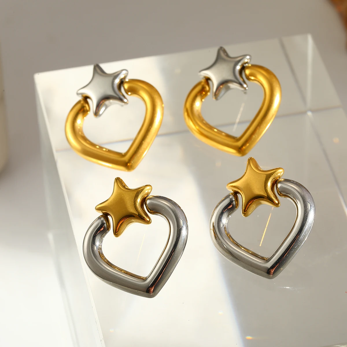 Fashion Pentagram Stud Earrings for Women 18K Gold Plated Stainless Steel Heart Earrings Trendy Jewelry Gift for Valentine's Day
Fashion Pentagram Stud Earrings for Women 18K Gold Plated Stainless Steel Heart Earrings Trendy Jewelry Gift for Valentine's Day