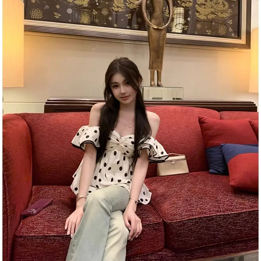 Korejpaa French Style White Shirt Elegant Polka Dot Off Shoulder Short Sleeved Shirts 2025 Summer One Shoulder Ruffle Chic Top
Korejpaa French Style White Shirt Elegant Polka Dot Off Shoulder Short Sleeved Shirts 2025 Summer One Shoulder Ruffle Chic Top
