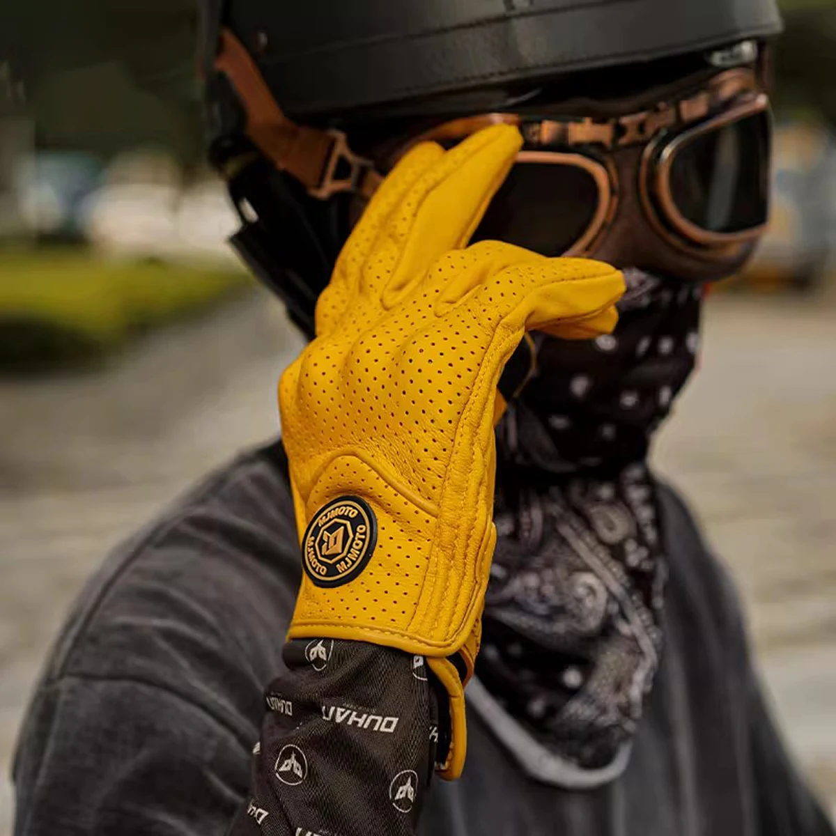 MJMOTO Premium Motorcycle Street Riding Gloves Half Finger Touchscreen Compatible EVA Hard Shell Armor Ventilated Men Off-Road
MJMOTO Premium Motorcycle Street Riding Gloves Half Finger Touchscreen Compatible EVA Hard Shell Armor Ventilated Men Off-Road