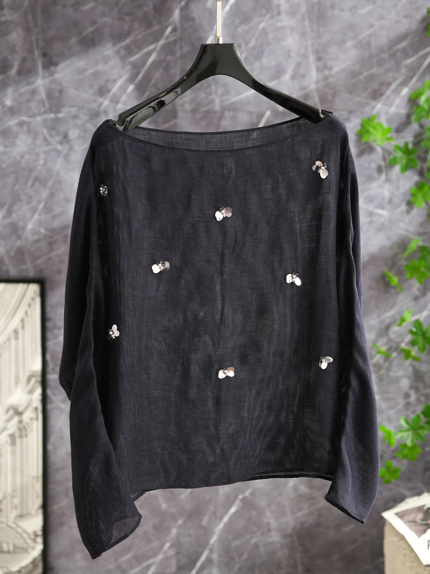 Льняная синяя рубашка с длинным рукавом, легкая, с объемной вышивкой, на одно плечо, свободного кроя, женская, летняя, модная, оригинальный дизайн, топ
Льняная синяя рубашка с длинным рукавом, легкая, с объемной вышивкой, на одно плечо, свободного кроя, женская, летняя, модная, оригинальный дизайн, топ