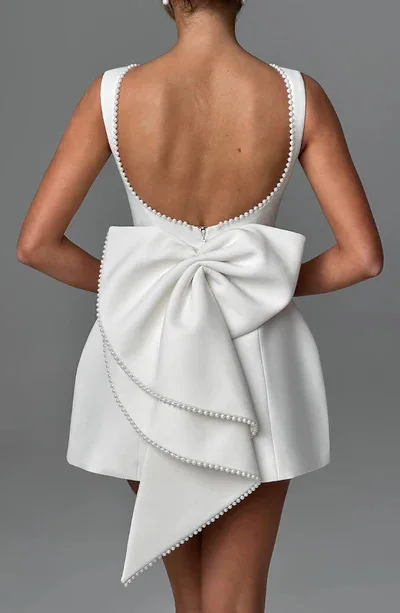 Elegant Pearl Bow Backless Short Dress Women's Sleeveless Party Cute Mini Dresses Black White Pink Birthday Evening Y2K w1196
Elegant Pearl Bow Backless Short Dress Women's Sleeveless Party Cute Mini Dresses Black White Pink Birthday Evening Y2K w1196