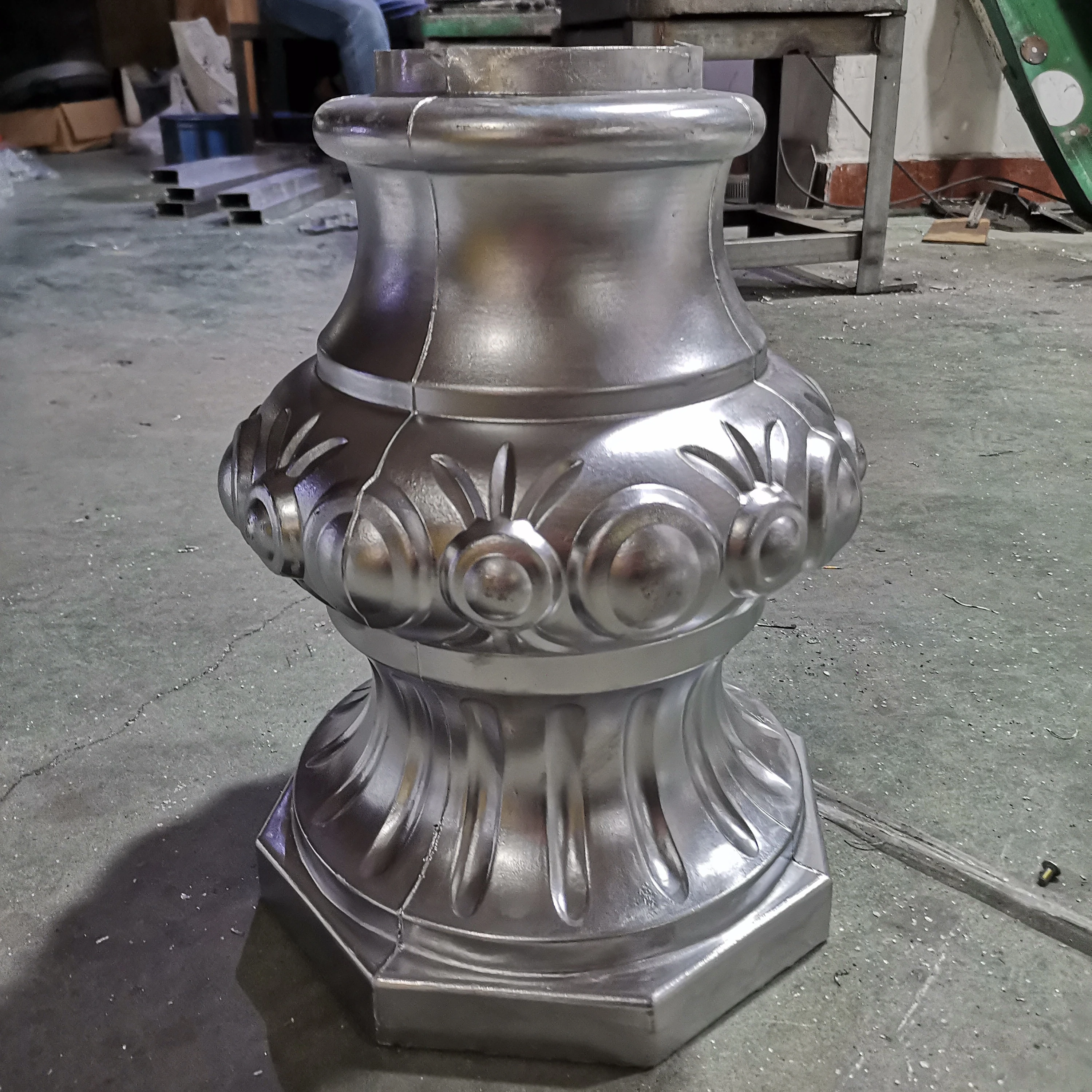 Factory Direct Cast Aluminium Lamp Pole Base / Garden Light Base 
Factory Direct Cast Aluminium Lamp Pole Base / Garden Light Base