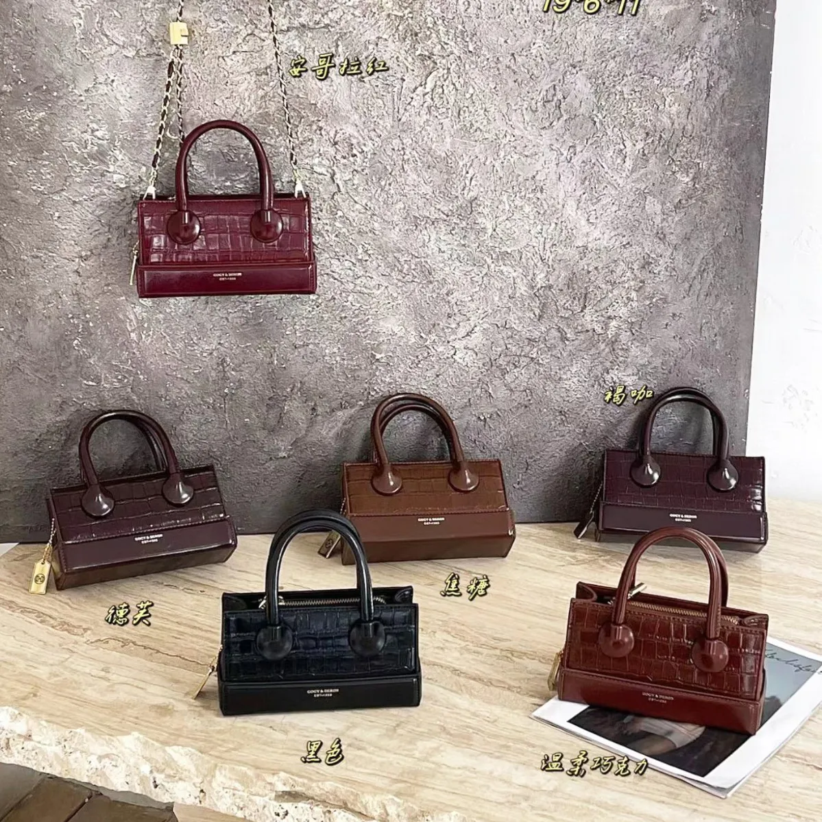 Суперстильная изысканная сумка-клатч, маленькая женская сумка для переноски в руке, высококачественная, в иностранном стиле, маленькая сумка-мессенджер.
Суперстильная изысканная сумка-клатч, маленькая женская сумка для переноски в руке, высококачественная, в иностранном стиле, маленькая сумка-мессенджер.