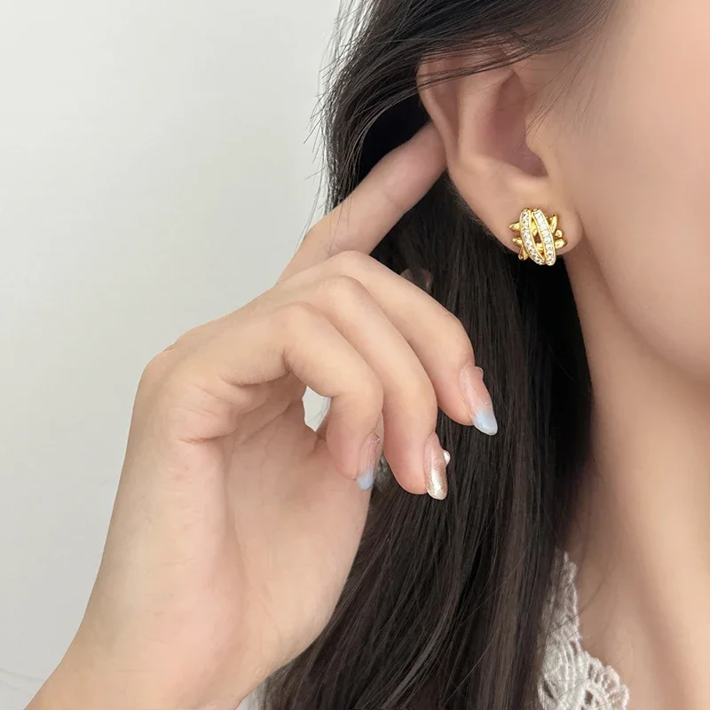 Real 925 Sterling Silver 18K Gold Zircon Geometric Stud Earrings for Women Personality Trendy Fine Jewelry Accessories
Real 925 Sterling Silver 18K Gold Zircon Geometric Stud Earrings for Women Personality Trendy Fine Jewelry Accessories