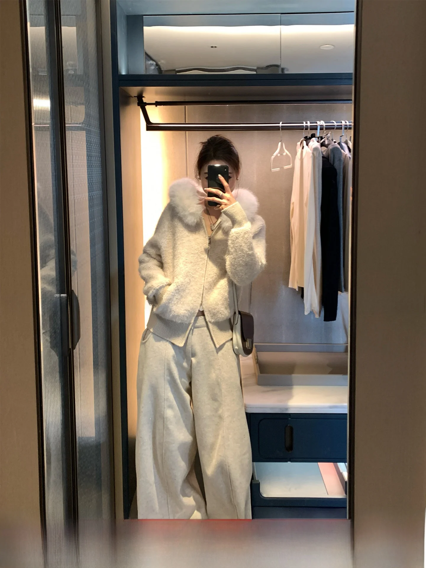 Вязаный шерстяной кардиган на молнии с капюшоном GV Big Brother's, весенняя новинка, женский, с длинными рукавами, оригинальный дизайн, для сохранения тепла внутри
Вязаный шерстяной кардиган на молнии с капюшоном GV Big Brother's, весенняя новинка, женский, с длинными рукавами, оригинальный дизайн, для сохранения тепла внутри