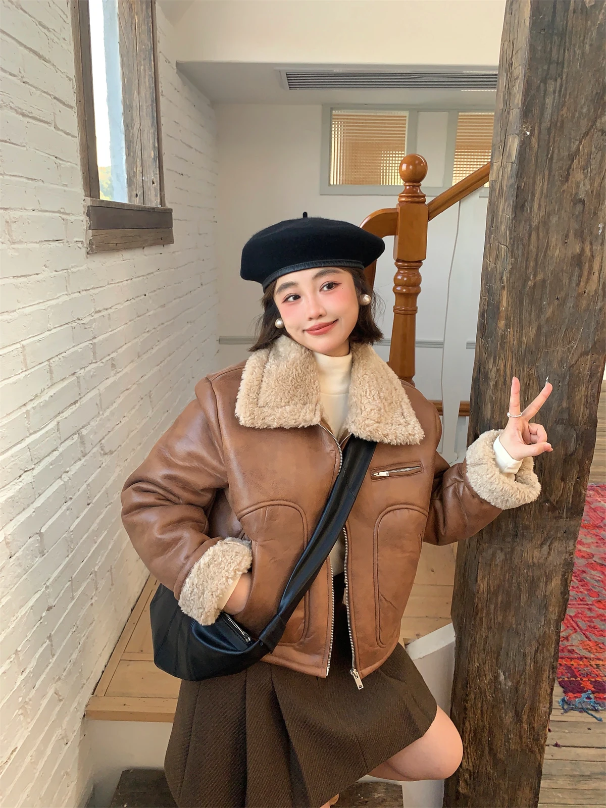 Женская американская замшевая верхняя одежда из меха ягненка, интегрированная верхняя одежда для поездок на работу Sle Thiened Long Sve на молнии
Женская американская замшевая верхняя одежда из меха ягненка, интегрированная верхняя одежда для поездок на работу Sle Thiened Long Sve на молнии