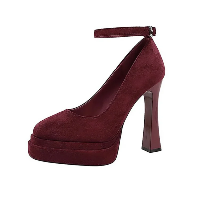 French-style retro red chunky-heeled shoes for women, new elegant design for petite women, waterproof platform suede high heels
French-style retro red chunky-heeled shoes for women, new elegant design for petite women, waterproof platform suede high heels