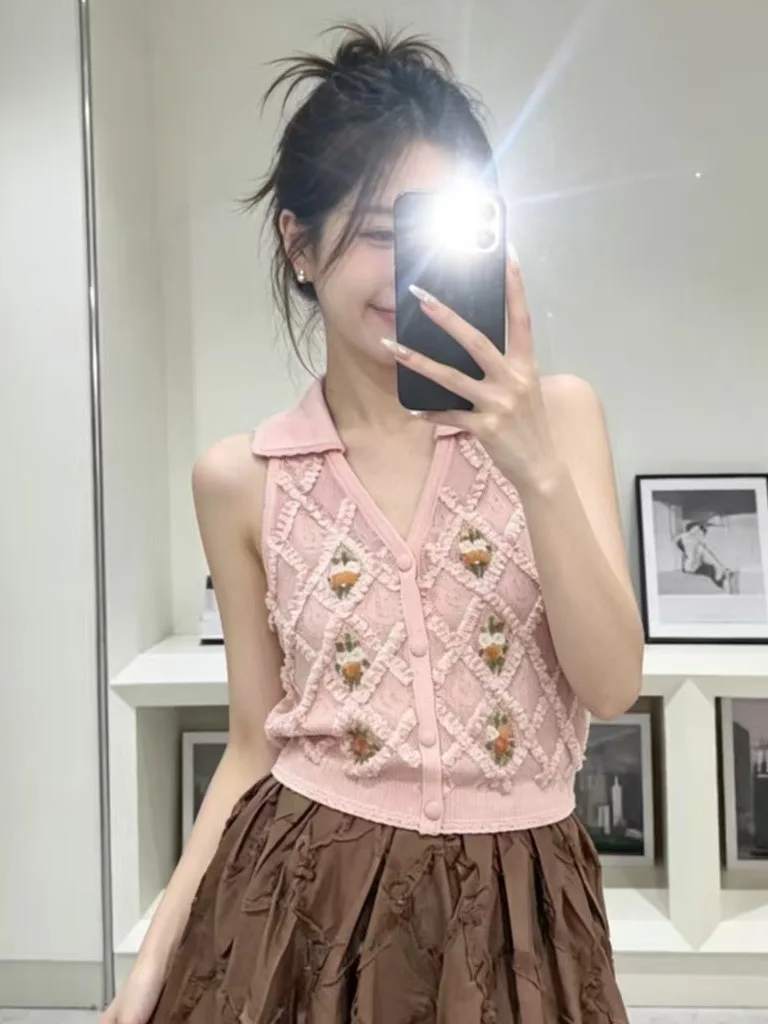 Elegant European Style Sweet Knitted V-Neck Pink Top Summer Fashion Plaid Brooch Women's Open Cardigan Loose Fit Short Sleeve
Elegant European Style Sweet Knitted V-Neck Pink Top Summer Fashion Plaid Brooch Women's Open Cardigan Loose Fit Short Sleeve
