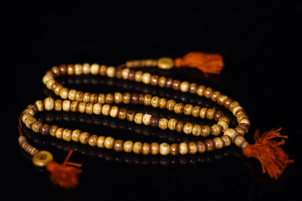 15"Tibetan Temple Collection Old Bovine Bone 108 Buddha Beads Necklace Pendant Amulet Dharam Worship Hall Town house Exorcism
15"Tibetan Temple Collection Old Bovine Bone 108 Buddha Beads Necklace Pendant Amulet Dharam Worship Hall Town house Exorcism