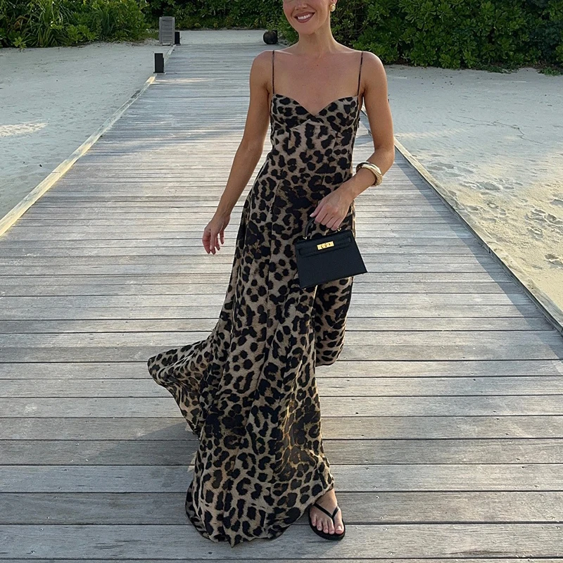 Fashion Leopard Print Hight Waist Long Dress Women Casual Sleeveless Party Dress 2025 Elegant V-neck Pleated Suspenders Dresses
Fashion Leopard Print Hight Waist Long Dress Women Casual Sleeveless Party Dress 2025 Elegant V-neck Pleated Suspenders Dresses