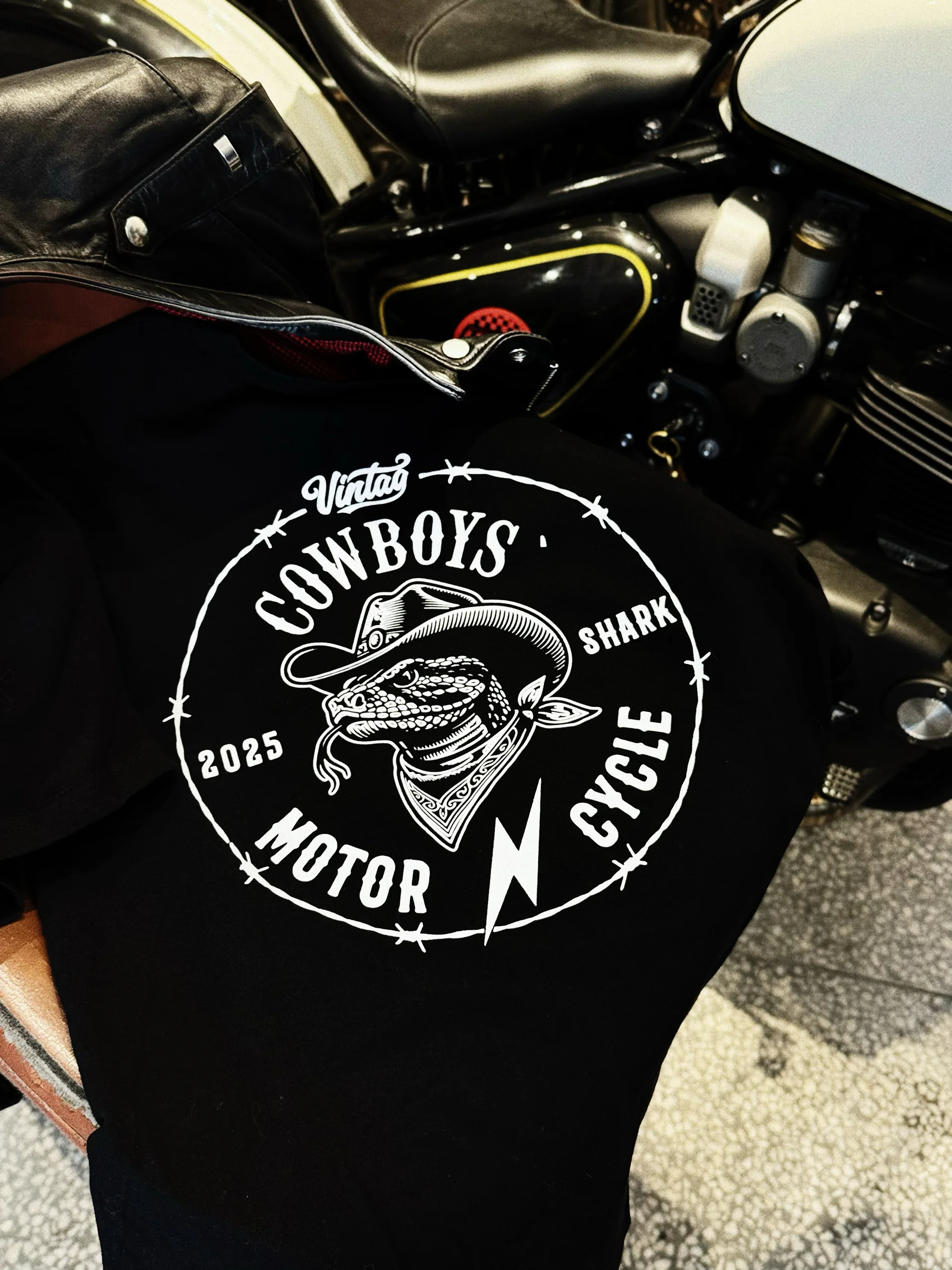 Snake Years Blockbuster Original Vintage Motorcycle T-shirt Men's and Women's Motorcycle Racing Short Sleeve
Snake Years Blockbuster Original Vintage Motorcycle T-shirt Men's and Women's Motorcycle Racing Short Sleeve