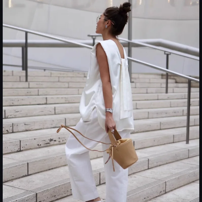 Gagarich 2025 Summer New Japanese Glossy Small Sleeveless Shirt Minimalist Niche Tank Top Ribbon Top Women
Gagarich 2025 Summer New Japanese Glossy Small Sleeveless Shirt Minimalist Niche Tank Top Ribbon Top Women