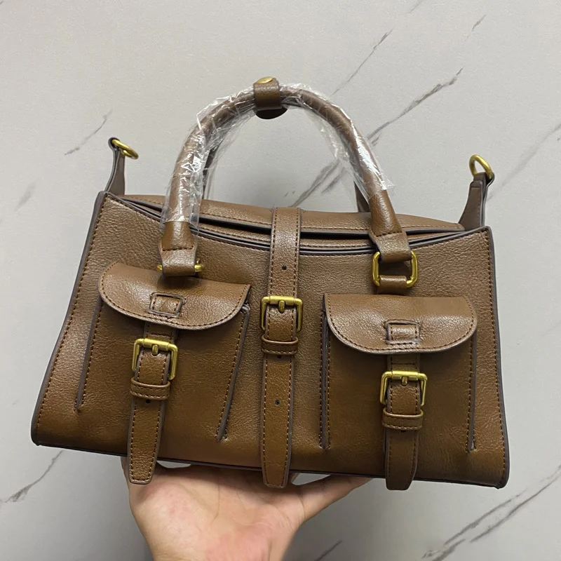 European American Retro Handbag Niche Belt Buckle Design Multi-pocket Messange Bag Luxury Pu Simple Commuter Crossbody Bag
European American Retro Handbag Niche Belt Buckle Design Multi-pocket Messange Bag Luxury Pu Simple Commuter Crossbody Bag