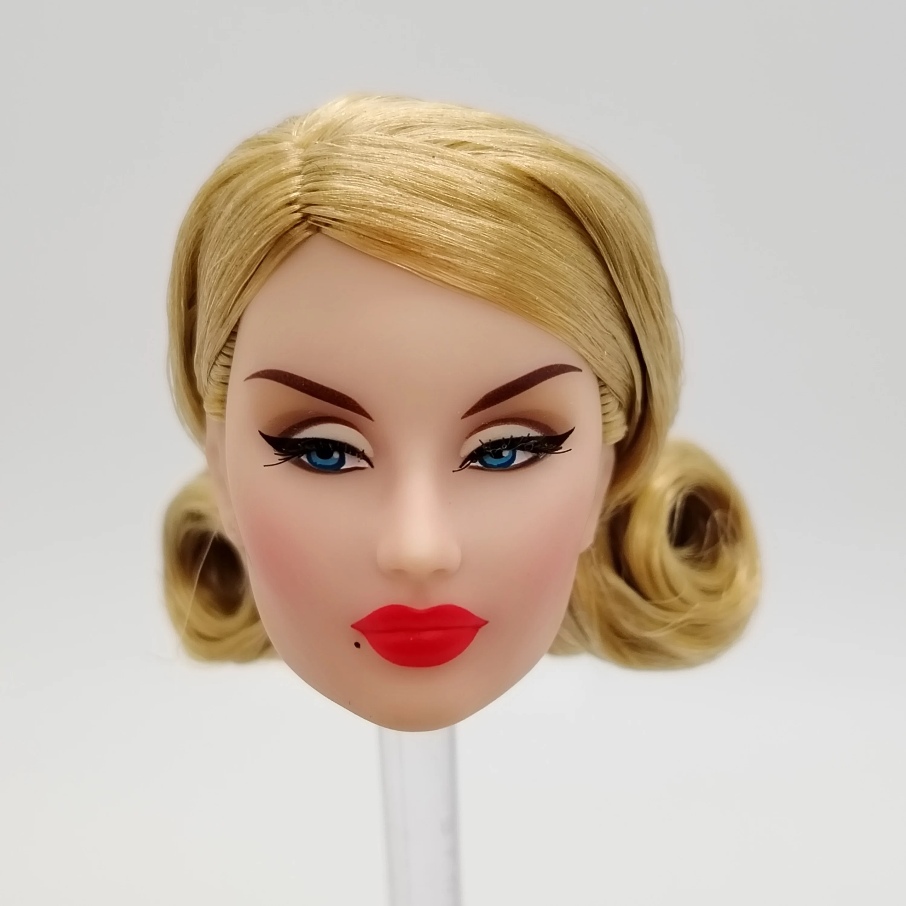 Fashion Royalty East 59th Agent Sugar North Constance Madssen Female Doll Head
Fashion Royalty East 59th Agent Sugar North Constance Madssen Female Doll Head