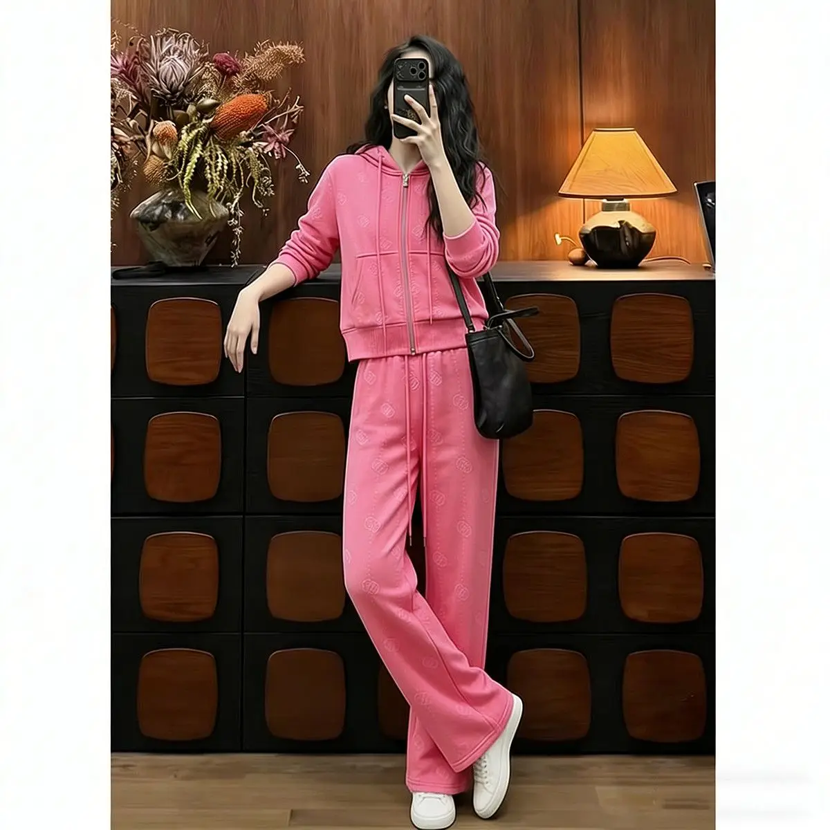 Pink Sporty Fashionable Two-Piece Set for Women with Glitter Hat Sweatshirt Casual Early Spring High-End Brand Polyester Fiber
Pink Sporty Fashionable Two-Piece Set for Women with Glitter Hat Sweatshirt Casual Early Spring High-End Brand Polyester Fiber