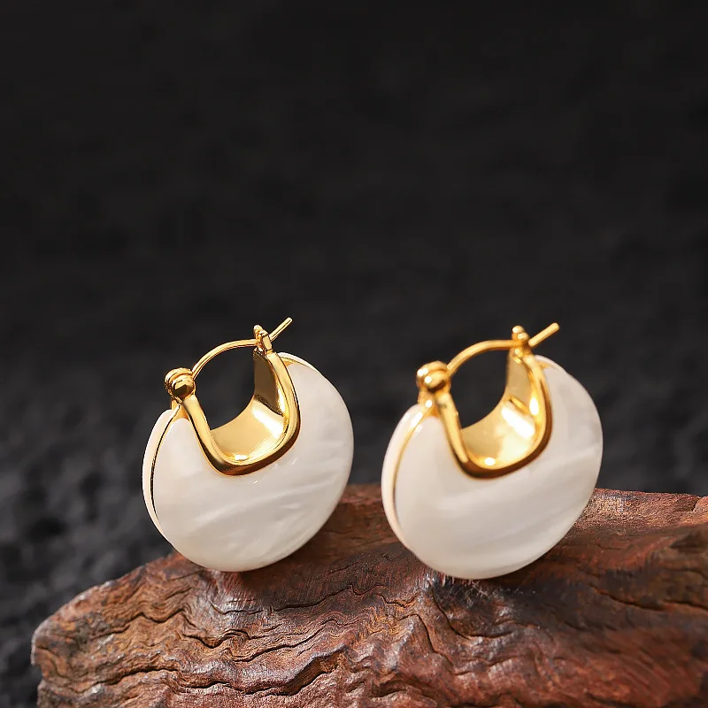 Fashionable, simple and exquisite, acrylic resin geometric round earrings, light luxury, elegant, high-end and versatile earring
Fashionable, simple and exquisite, acrylic resin geometric round earrings, light luxury, elegant, high-end and versatile earring