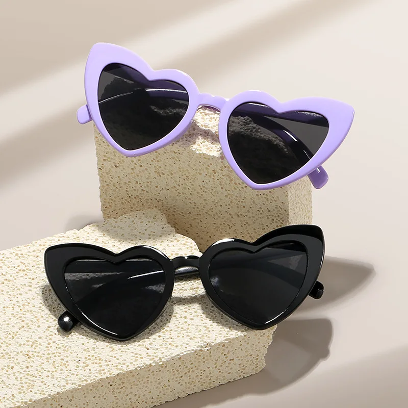 Ladies Love Heart Sunglasses Retro Big Frame Women Sunglasses UV400 Protection Summer Shades Eyewear Anti Blue Light Glasses
Ladies Love Heart Sunglasses Retro Big Frame Women Sunglasses UV400 Protection Summer Shades Eyewear Anti Blue Light Glasses