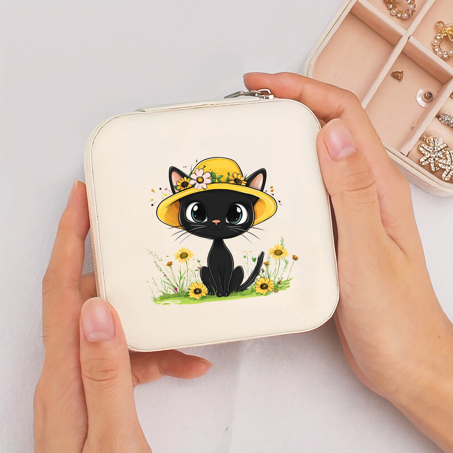 Бежевая шкатулка для украшений с анималистическим принтом, элегантный дорожный футляр для украшений на молнии, идеальный подарок для подружки невесты | Шкатулка для украшений
Бежевая шкатулка для украшений с анималистическим принтом, элегантный дорожный футляр для украшений на молнии, идеальный подарок для подружки невесты | Шкатулка для украшений