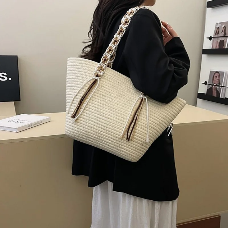 Popular Classic Leather Women's Handbag High-End Luxury Brand Trendy Elegant Elegant Stitchwork Vintage Commuter Bag
Popular Classic Leather Women's Handbag High-End Luxury Brand Trendy Elegant Elegant Stitchwork Vintage Commuter Bag