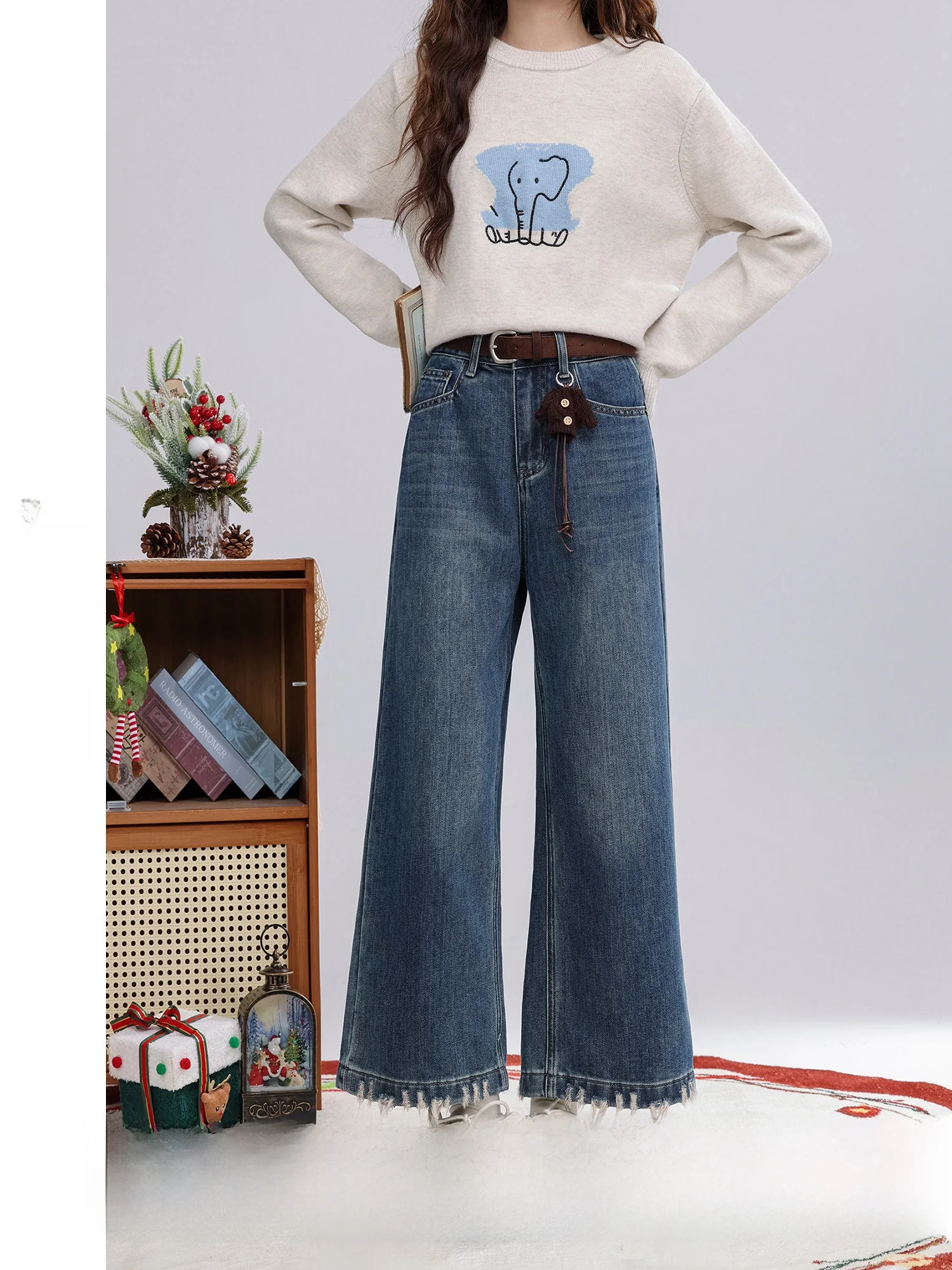 Ретро-синие утепленные женские джинсы с высокой талией, широкими штанинами и декоративными карманами, из хлопкового денима, для зимнего сезона, повседневные, в стиле High Street
Ретро-синие утепленные женские джинсы с высокой талией, широкими штанинами и декоративными карманами, из хлопкового денима, для зимнего сезона, повседневные, в стиле High Street