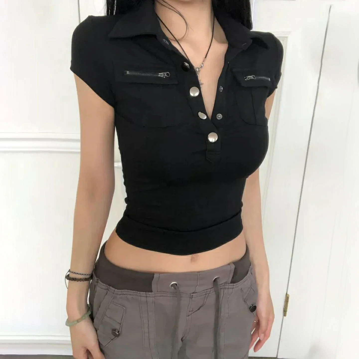 CIBBAR Retro Cargo Crop Top with Pockets Streetwear Button Up V-neck Short Sleeve Knitted T-shirts for Summer y2k Aesthetic Tees
CIBBAR Retro Cargo Crop Top with Pockets Streetwear Button Up V-neck Short Sleeve Knitted T-shirts for Summer y2k Aesthetic Tees