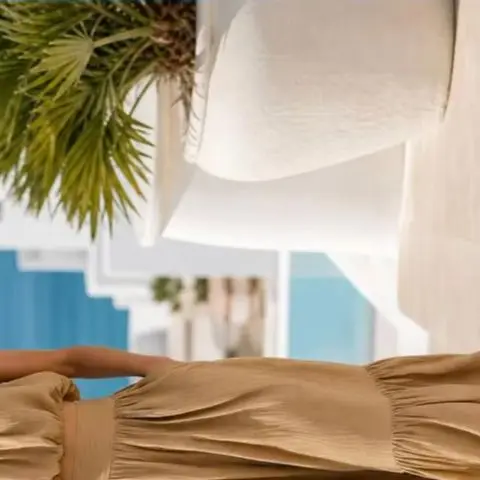 New Women's Fashion Short-sleeved Top With A Strapless Design A Half-length Skirt Set Of Two Pieces Elegant White Casual Suit
New Women's Fashion Short-sleeved Top With A Strapless Design A Half-length Skirt Set Of Two Pieces Elegant White Casual Suit
