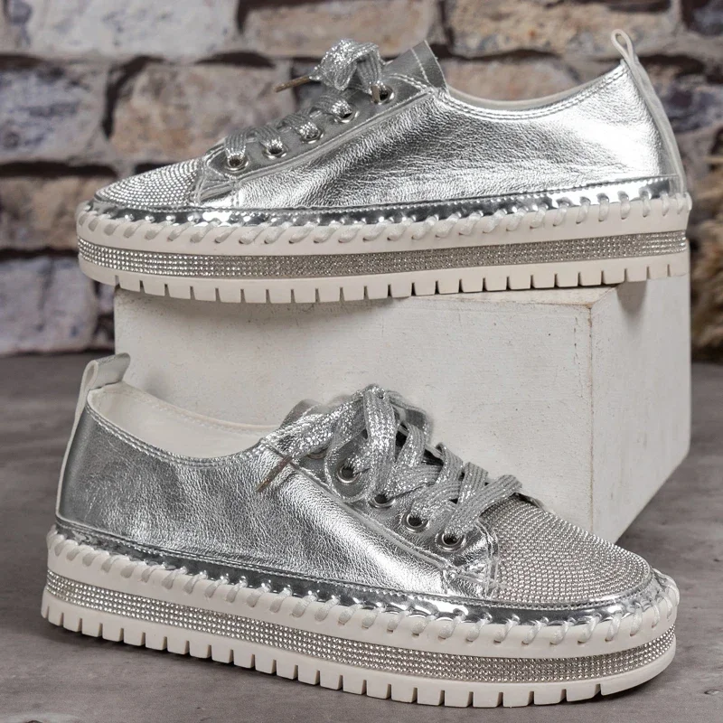 2024 New Women Casual Shoes Fashion Rhinestone Crystal Platform Slip-on Women Flats Luxury Comfortable Women Sneakers Plus Size
2024 New Women Casual Shoes Fashion Rhinestone Crystal Platform Slip-on Women Flats Luxury Comfortable Women Sneakers Plus Size